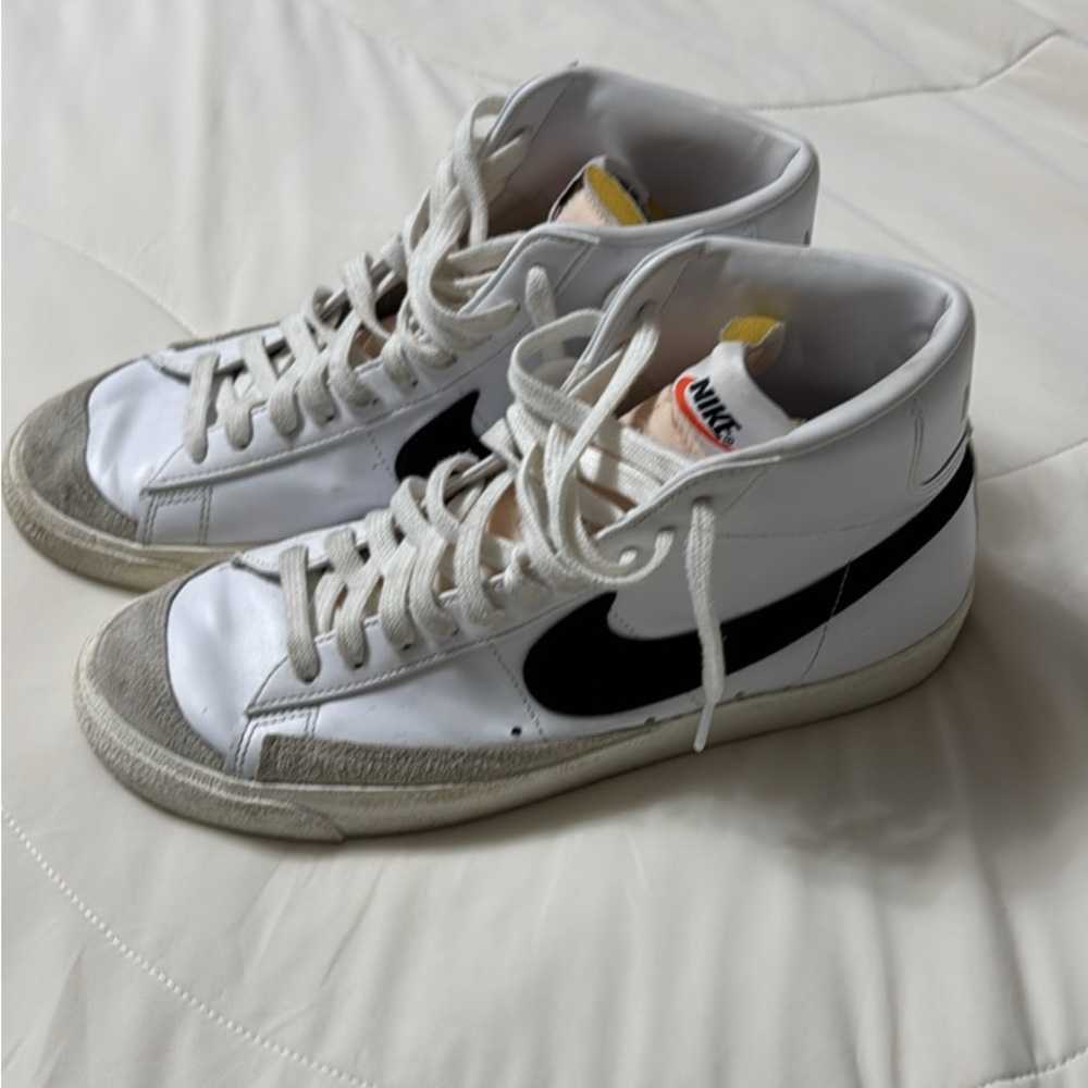 Nike White and Black High-Tops Blazer ‘77